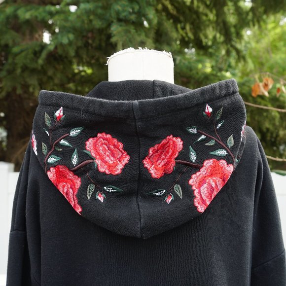 Oversized Rose Embroidered Black Hoodie - Picture 5 of 5